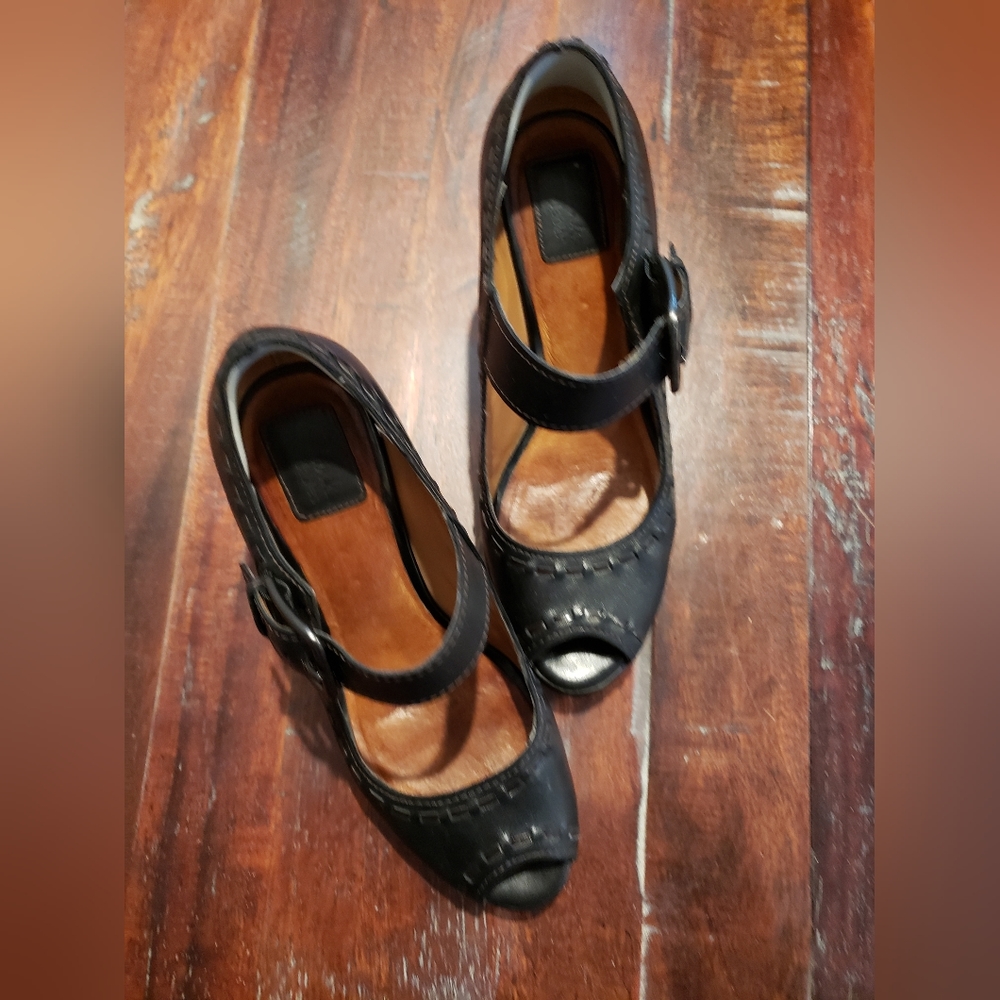 CLARKS PEEP TOE HEELS